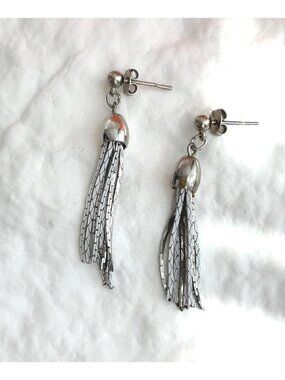 Herringbone White Chain 8 Strand Silver Toned Retro Vintage Drop Earrings